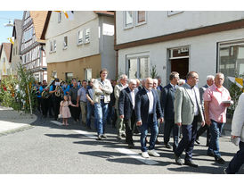 Fronleichnamsprozession durch die Straßen von Naumburg (© Karl-Franz Thiede)